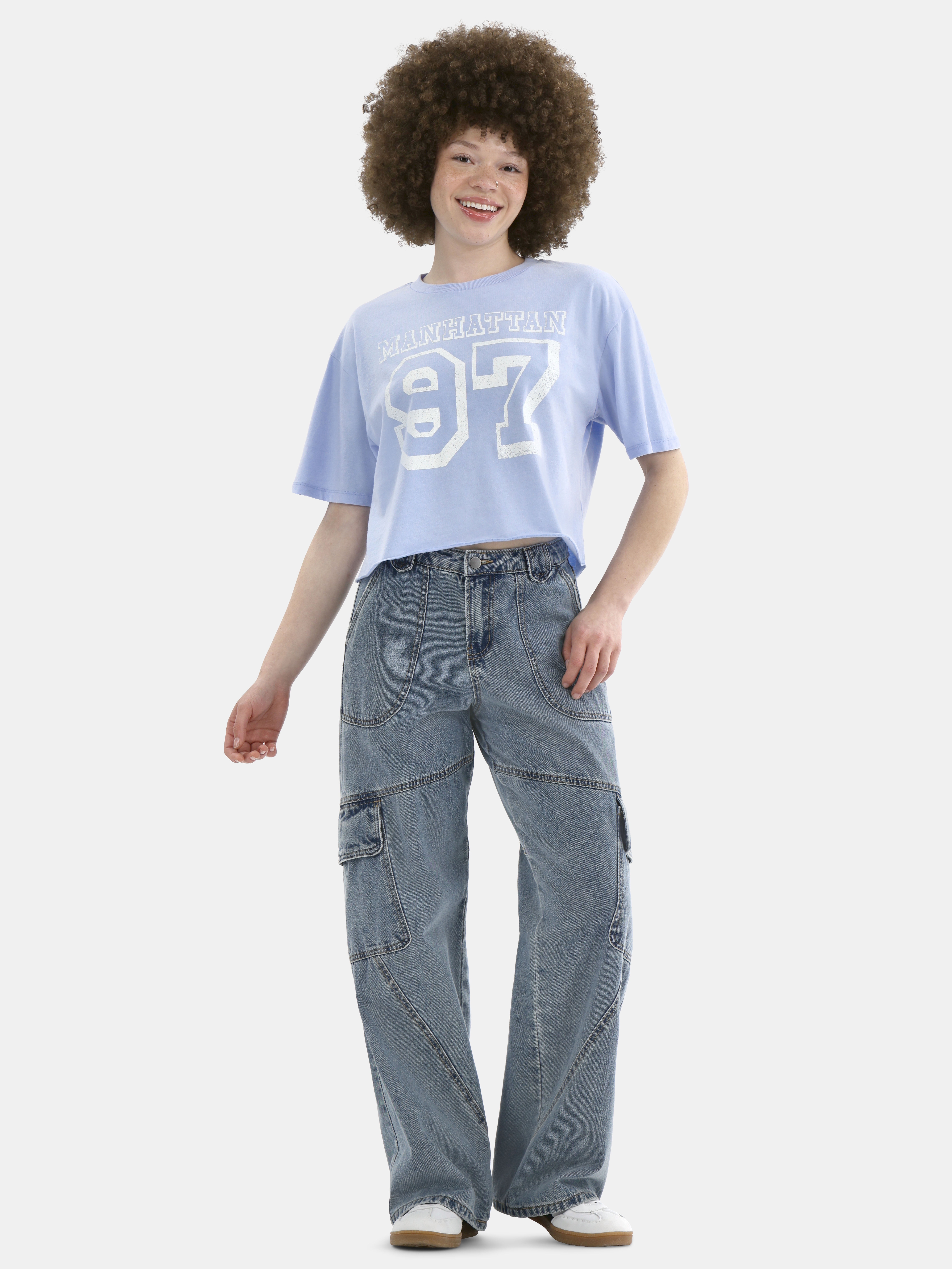 No Boundaries Boxy Cropped Graphic Tee with Short Sleeves, Women's