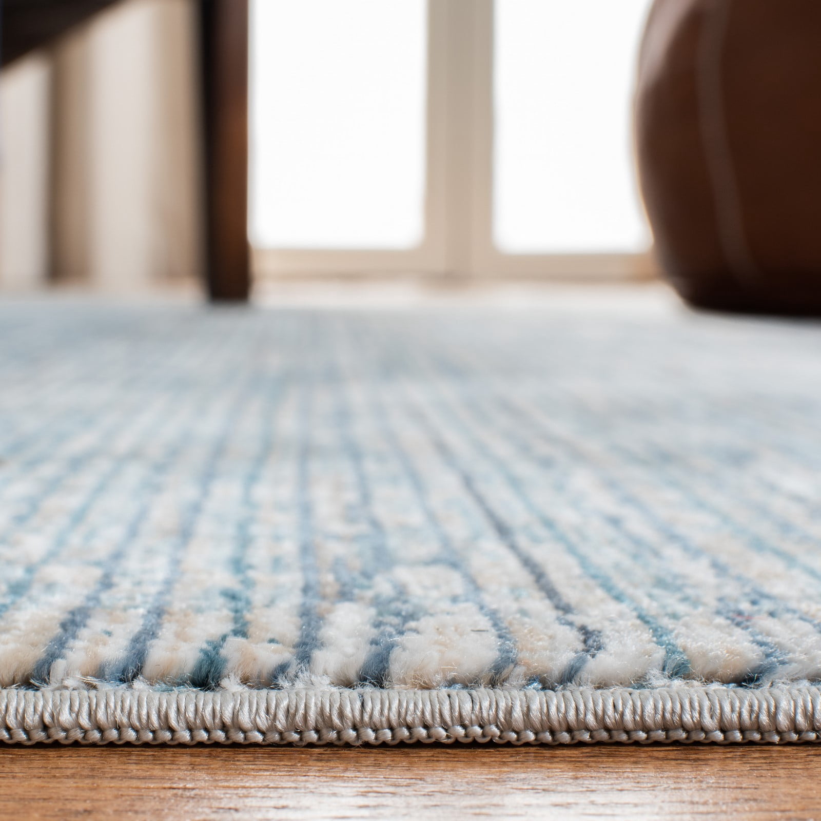 SAFAVIEH Victoria Bristol Distressed Floral Area Rug, Blue/Ivory, 3' x 5'