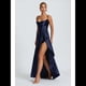 thumbnail image 5 of Vestido de Cóctel para Mujer, Ajustado, Informal, , con Escote en V, Sin Mangas, de Satén, con Volantes en el Bajo y Espalda Descubierta. Azul Oscuro S, 5 of 10