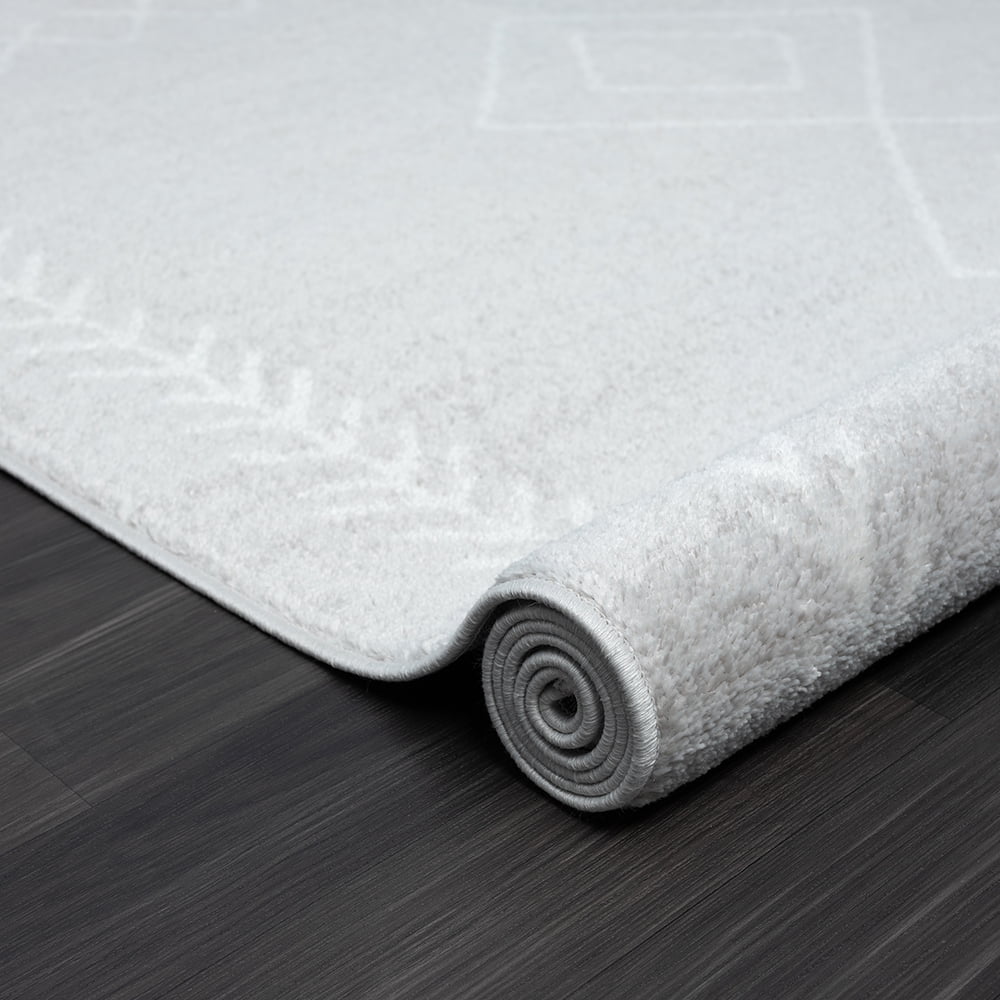 LR Home and Evette Rios Carmen 5' x 7' Gray/White Diamond Stain Resistant Indoor Area Rug