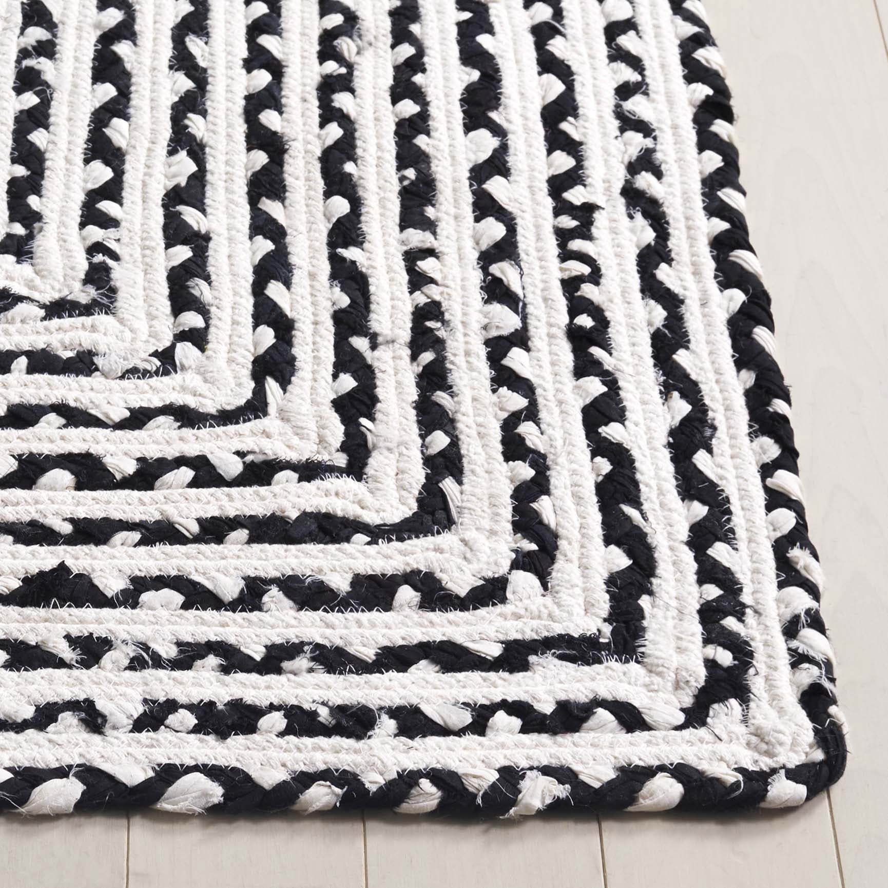 SAFAVIEH Braided Anabella Bordered Cotton Reversible Area Rug, Black/Ivory, 6' x 9'
