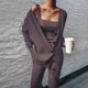 thumbnail image 3 of Conjunto de 3 Piezas de Punto para Mujer: Cárdigan de Larga, Camiseta Sin Mangas, Pantalón y Chándal. Café 4XL, 3 of 4