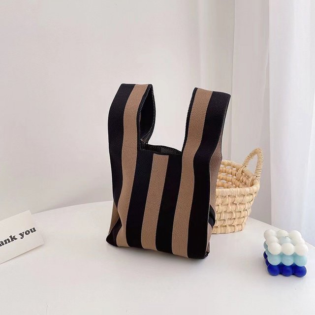 Bolso de mano de punto con bloques de colores en forma de corazón para niña, tejido de un solo hombro para mujer, funciones versátiles, personalizado, sexy y de moda.