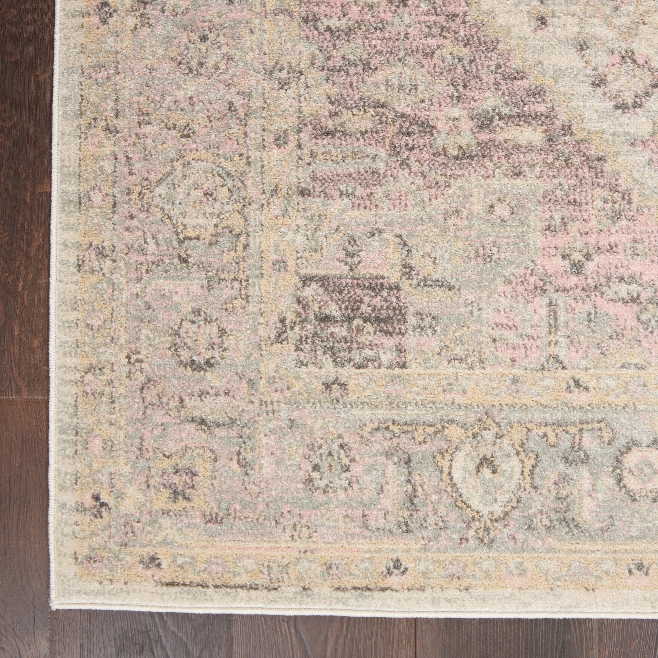 Serene Distressed Persian Ivory/Pink 5'3" x 7'3" Area Rug, (5' x 7')