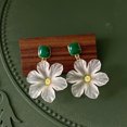thumbnail image 4 of Pendientes de aguja de plata S925 con forma de flor y diseño de nicho, pendientes dulces de color blanco puro para mujer, 4 of 6