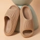 thumbnail image 3 of Zapatillas de playa antideslizantes para hombre, zapatos planos plisados de Eva, a la moda, para exteriores, interiores y el hogar, suaves y frescos, 2023, 3 of 4