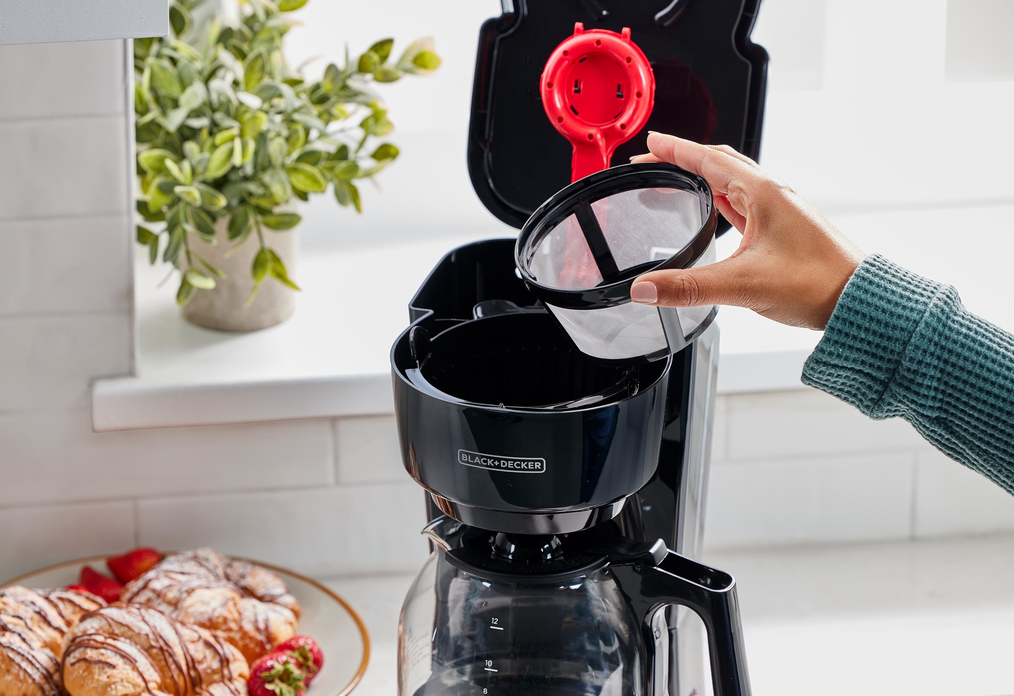 BLACK+DECKER 12-Cup Drip Coffee Maker photo 7