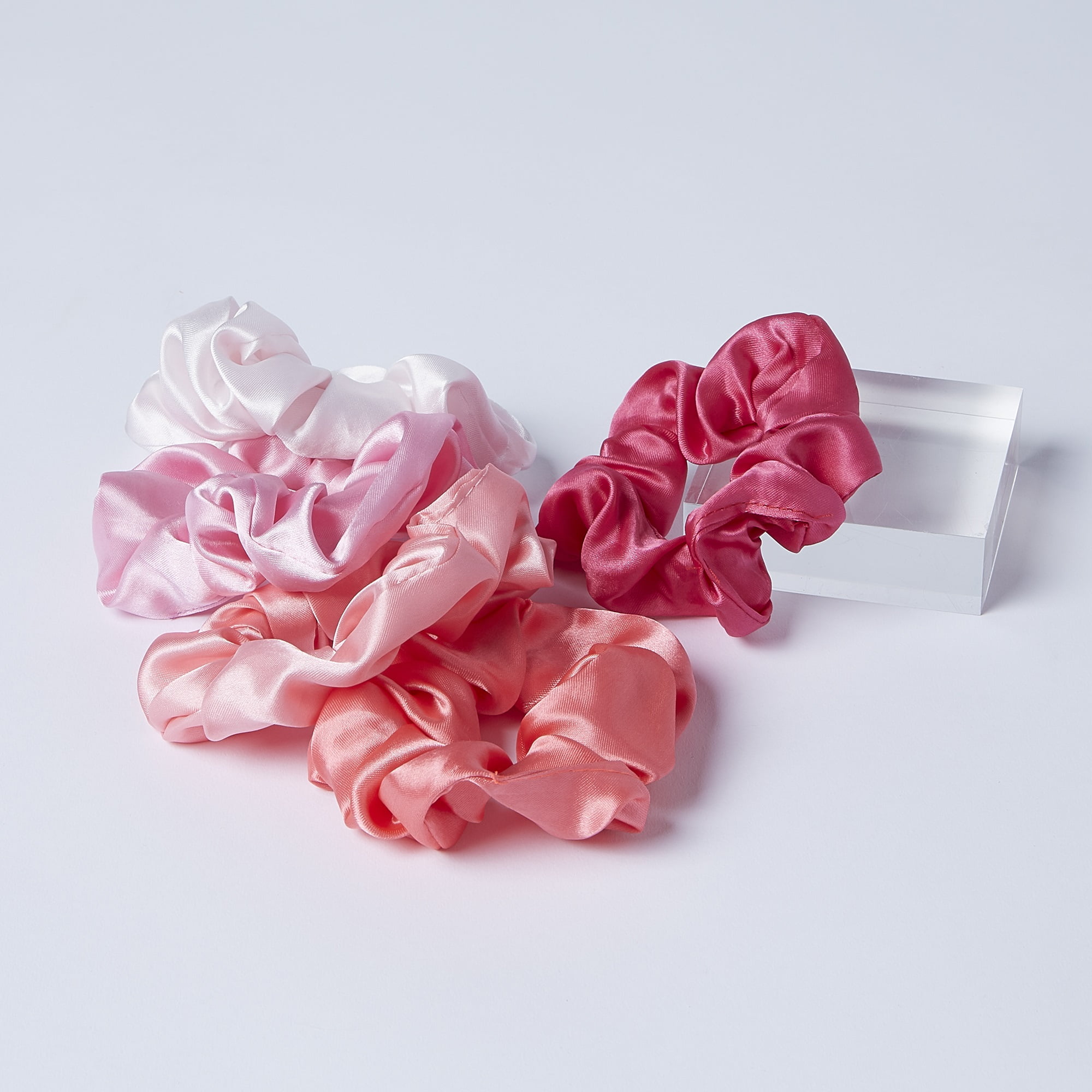 Twin Tail Scrunchies (Pink)'s Code & Price - RblxTrade