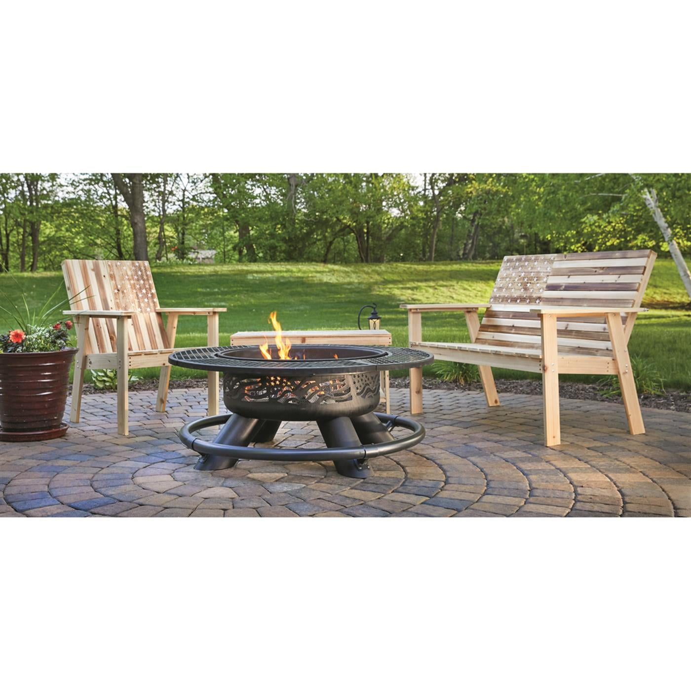 CASTLECREEK 47" Fire Pit with BBQ Grate Flag