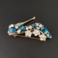 thumbnail image 4 of Shuiniba Broche con forma de zapatos de tacón alto para mujer, broche creado para novias, tamaño 4,2 × 3,9 cm, 4 of 5