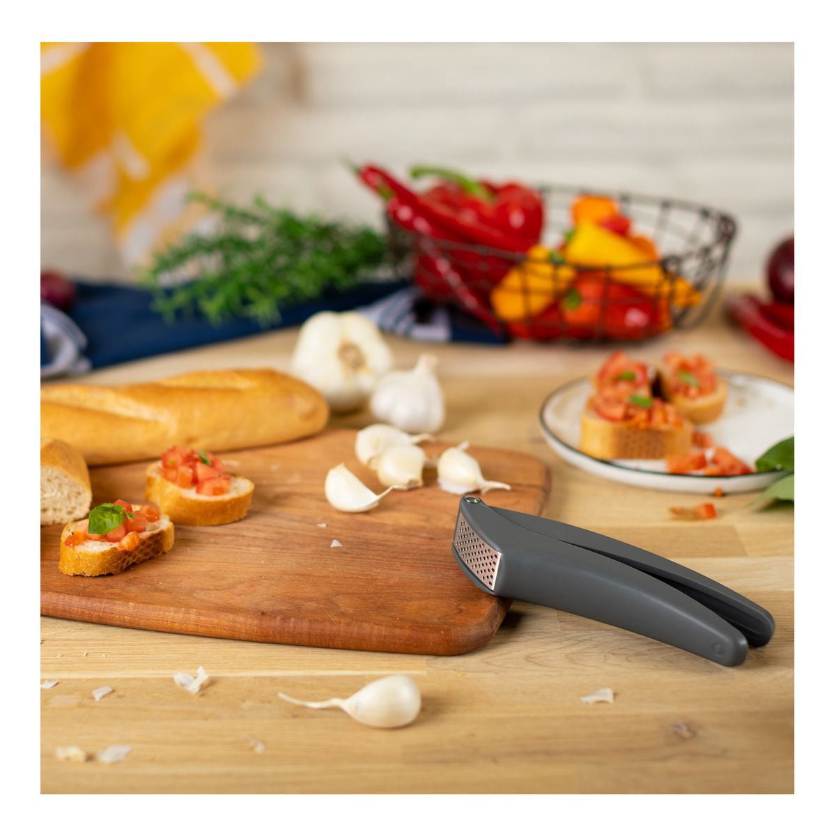 Kuhn Rikon 7-Inch Easy-Clean Garlic Press, Red