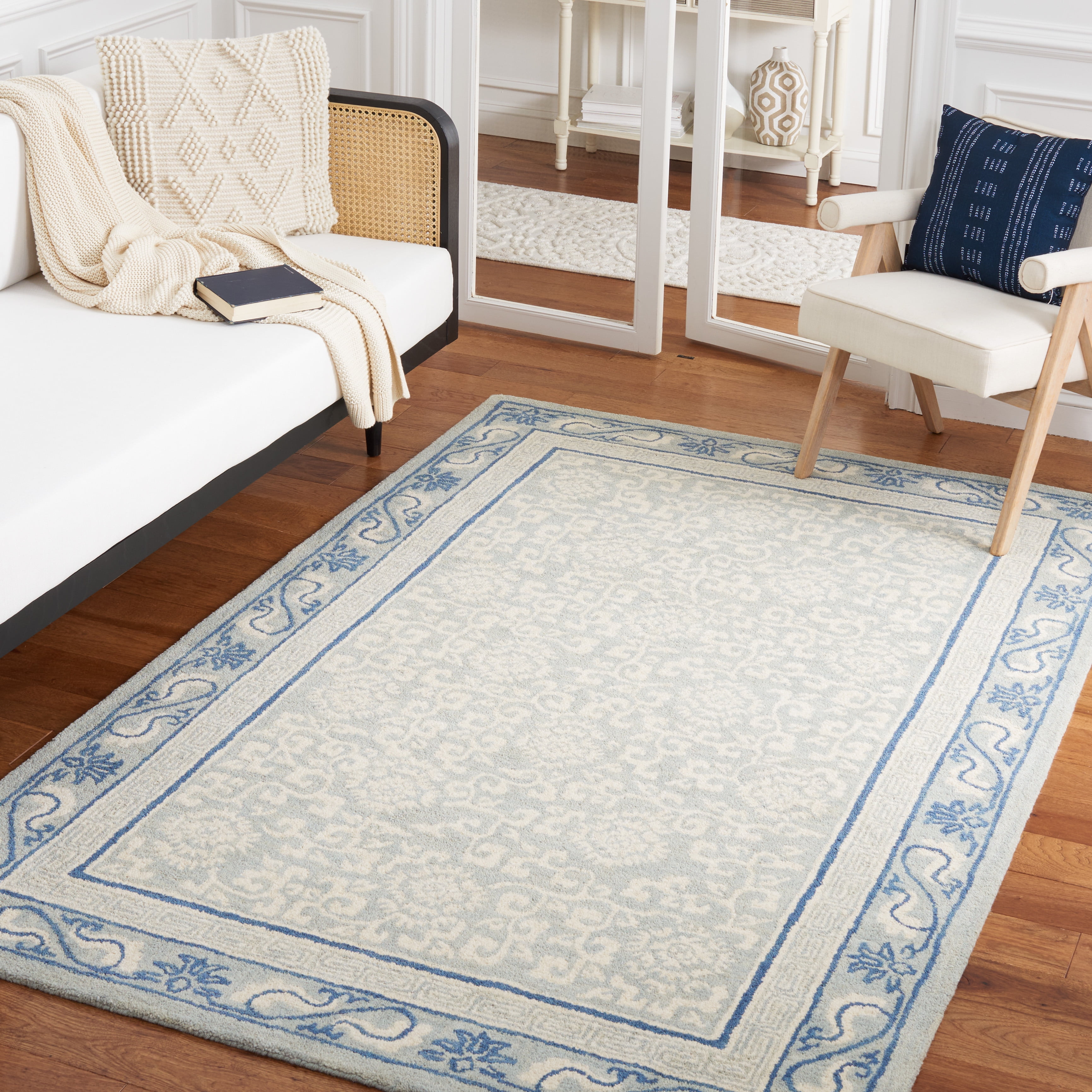 SAFAVIEH Antiquity Tiarnan Oriental Wool Area Rug, Light Blue/Ivory, 8' x 10'