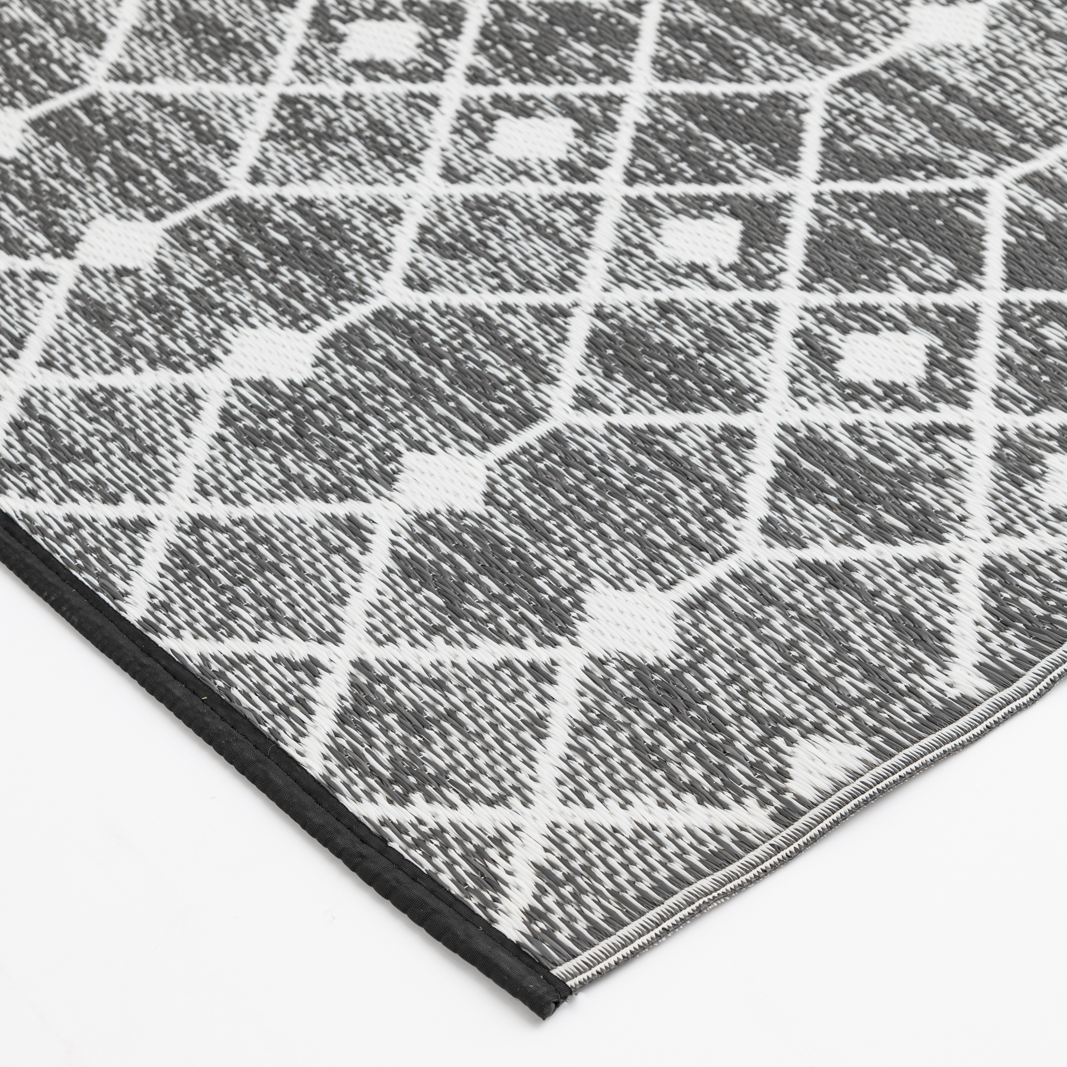 Mainstays Reversible Outdoor Rug, Black Geo, 5 ft x 7 ft