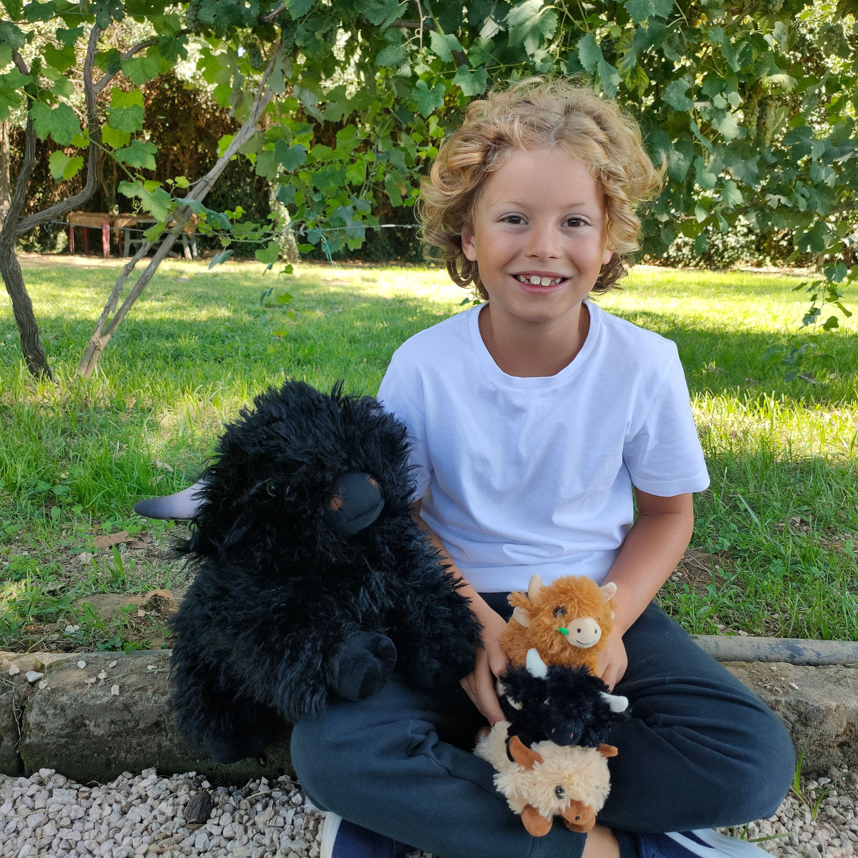 Muiteiur 4Pcs Highland Cow Stuffed Animal 21.6'' Giant Cow Plush with 3 Babies Inside