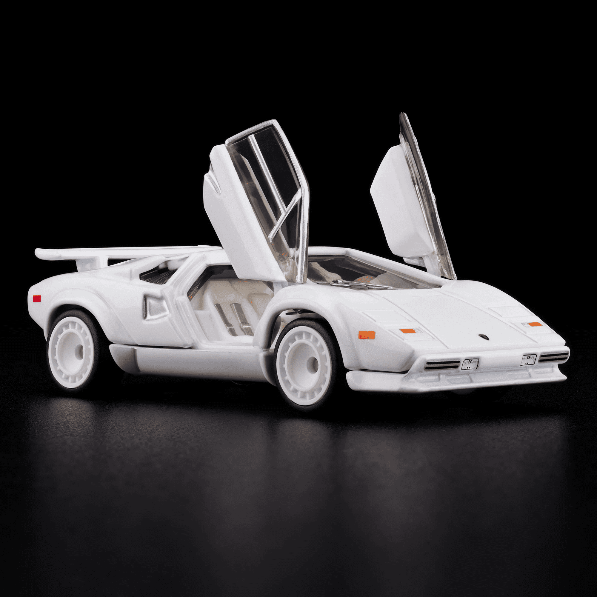 Hot Wheels RLC Exclusive 1982 Lamborghini Countach LP 500 S 1:64 Die-Cast Car with Real Riders Wheels & Opening Scissor Doors – Collector’s Holiday Edition