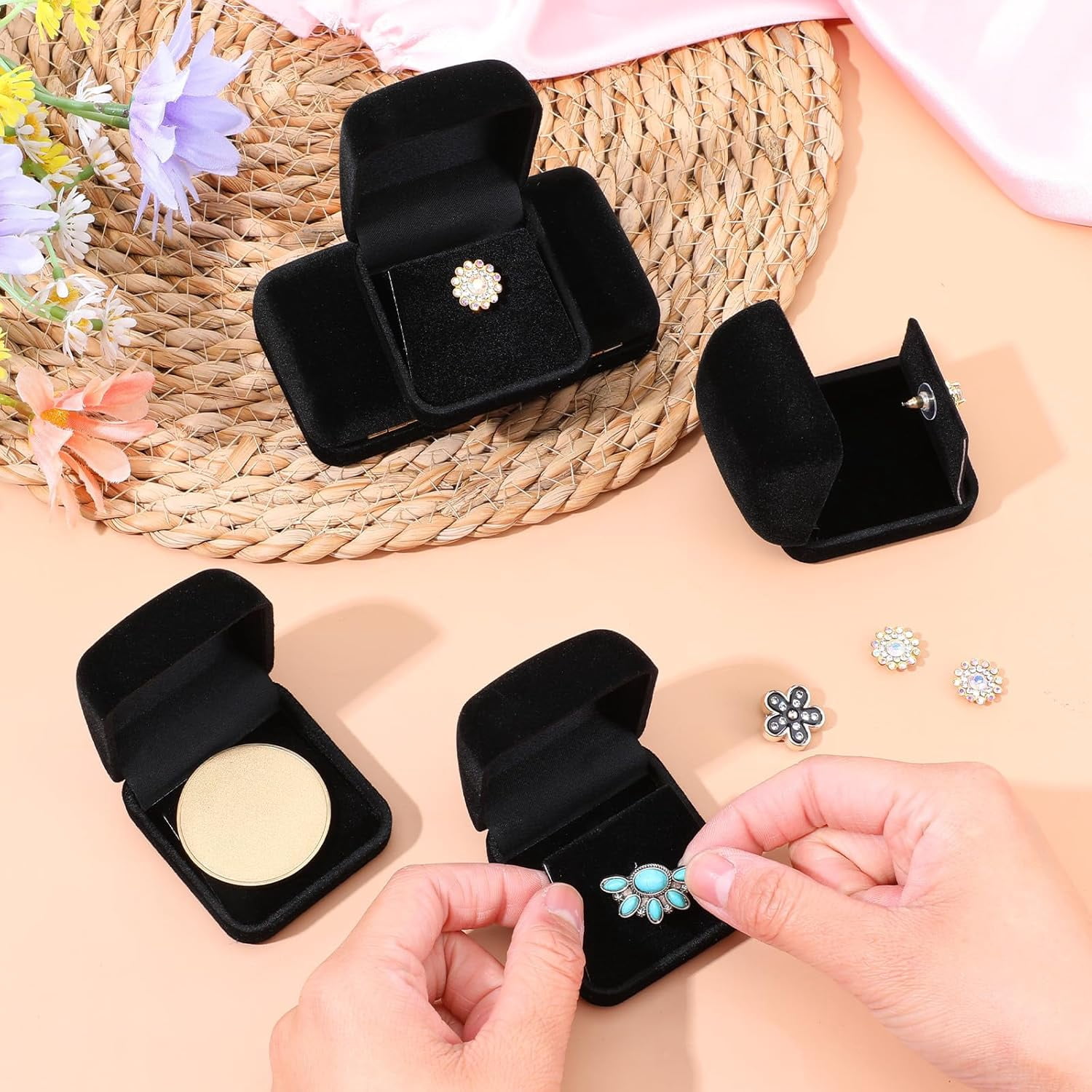 12 Pcs Black Velvet Challenge Coin Presentation Display Box Velvet Gift Box Single Lapel Badge Display Holders with Stereo Display Cardboard for Christmas Wedding Engagement Birthday Anniversary