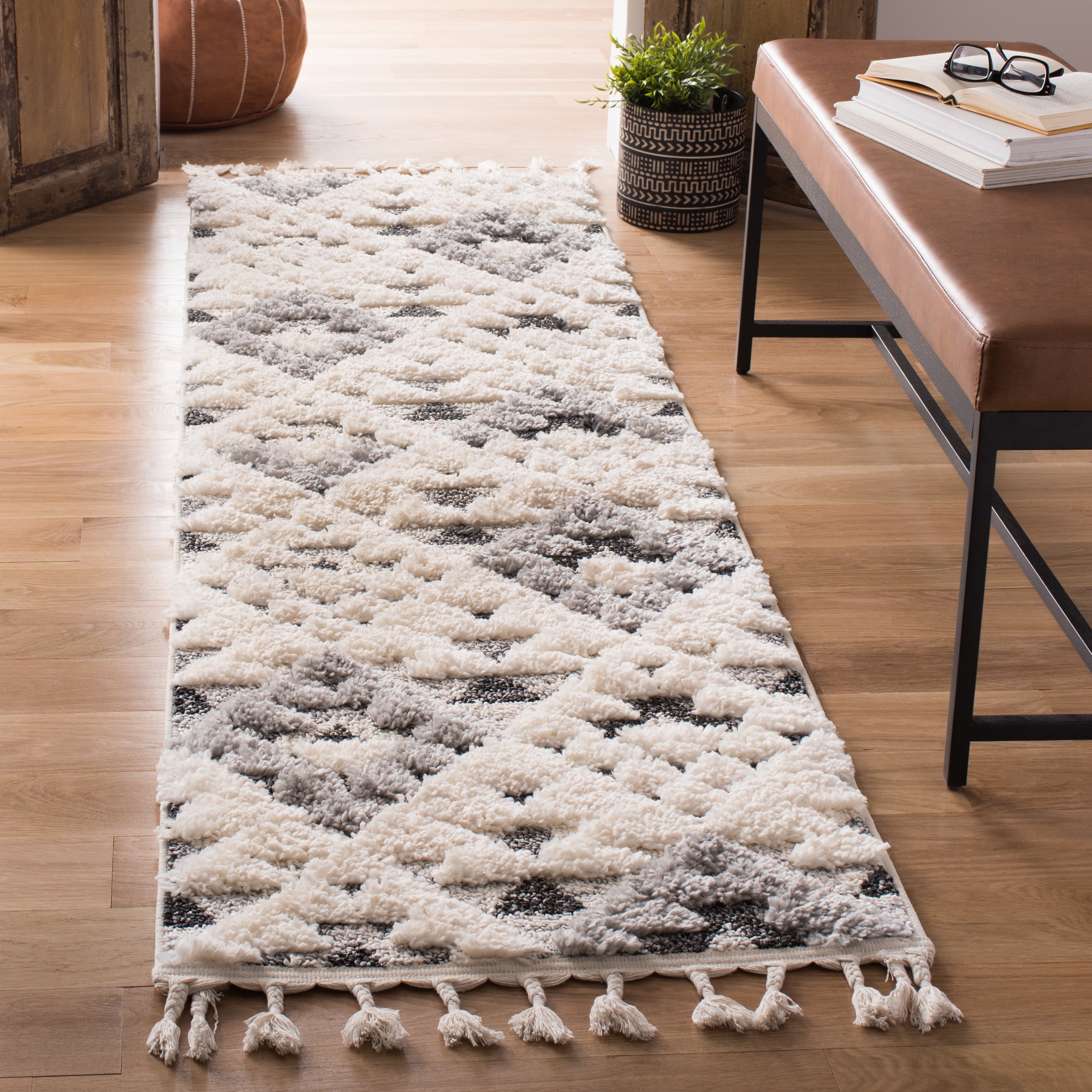 SAFAVIEH Moroccan Tassel Larry Geometric Shag Runner Rug, Ivory/Grey, 2'3" x 6'