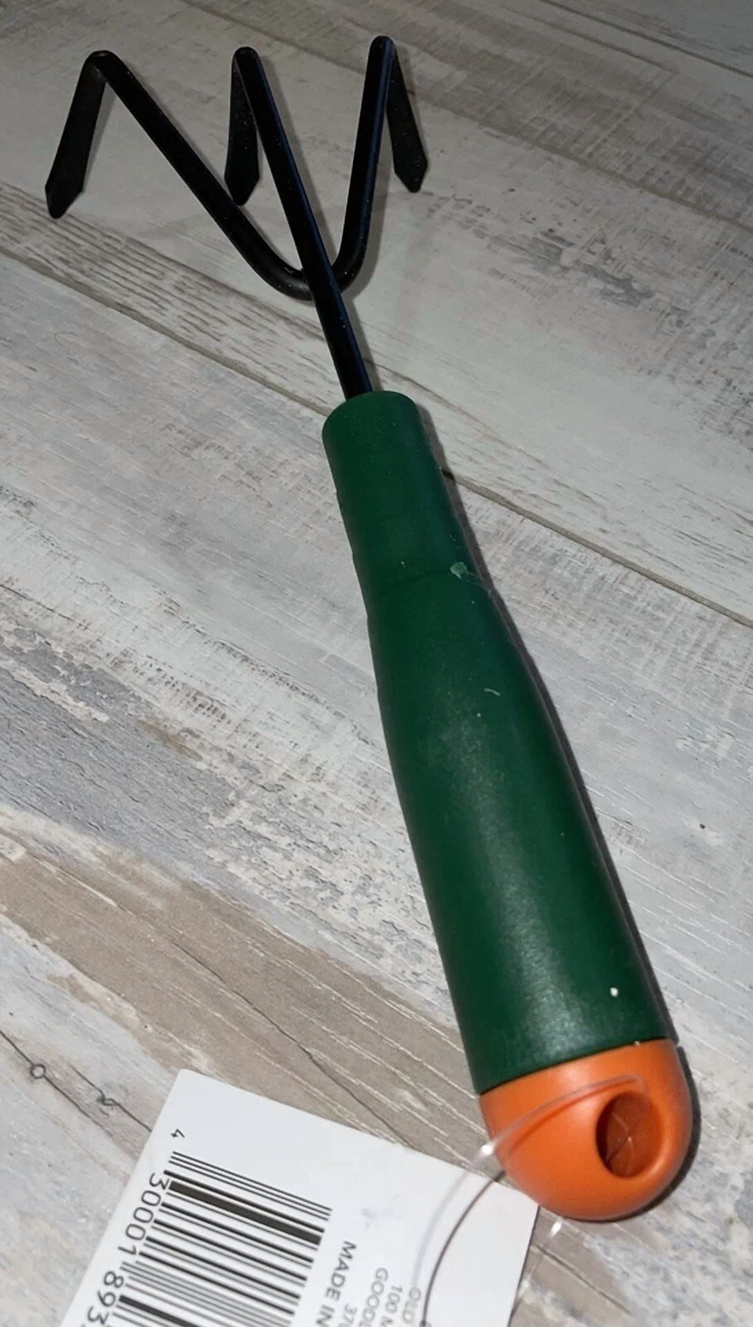 CRESTIN- True Living Garden Cultivator Handheld 3 Metal Tines - Green Plastic Grip - New