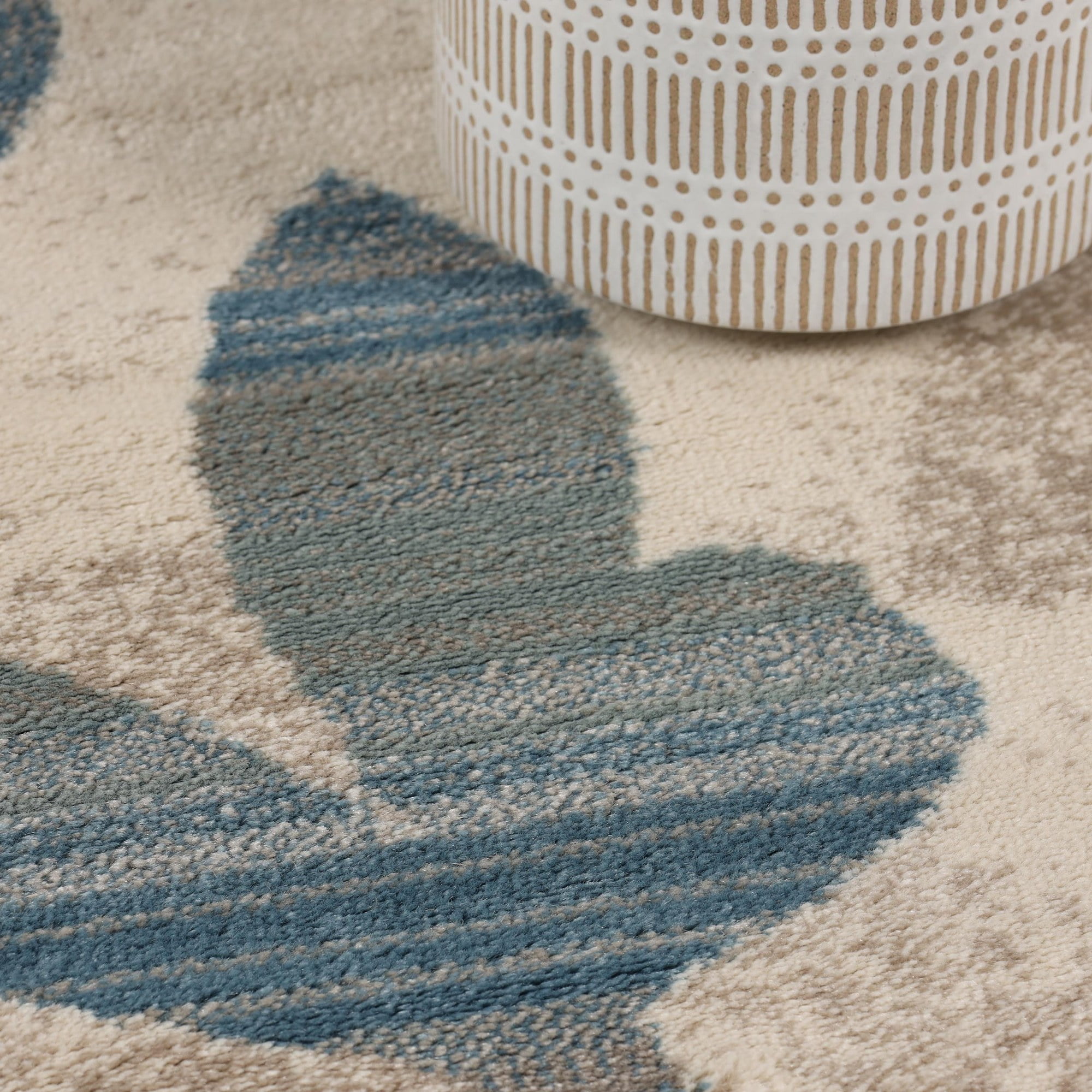 Superior Mahonia Leaf and Vine Indoor Area Rug, 5' x 8', Cream/ Blue