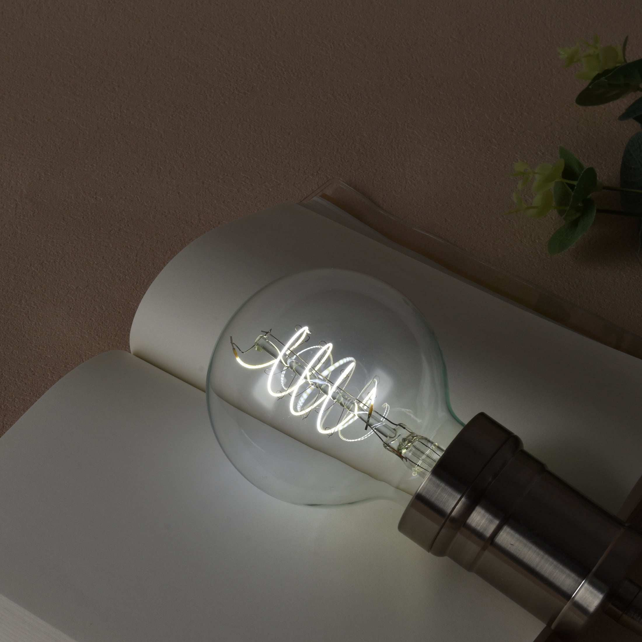(2 pack) Better Homes & Gardens G25 LED Vintage Light Bulb, 4 Watts (40W Equivalent), Daylight, Thin Filament, E26, 2PK