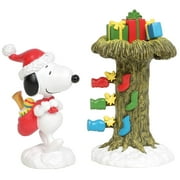 Department 56 Peanuts Santa Snoopy Delivering Gifts Figurine, 7", Multicolor
