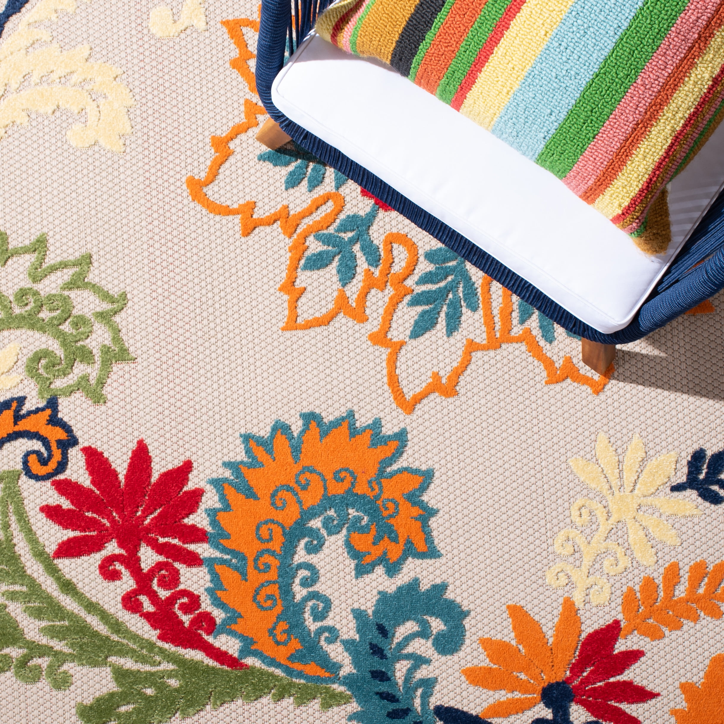 SAFAVIEH Cabana Lowell Floral Indoor/Outdoor Area Rug, Ivory/Blue, 5'3" x 7'7"
