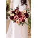 thumbnail image 2 of Ramo de flores artificiales Serwalin con rosas rosadas borgoñas y seda, 2 of 9