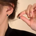 thumbnail image 4 of Boucles d'Oreilles Carrées Noires Petites Tempérament Haut de Gamme Polyvalentes, 4 of 5