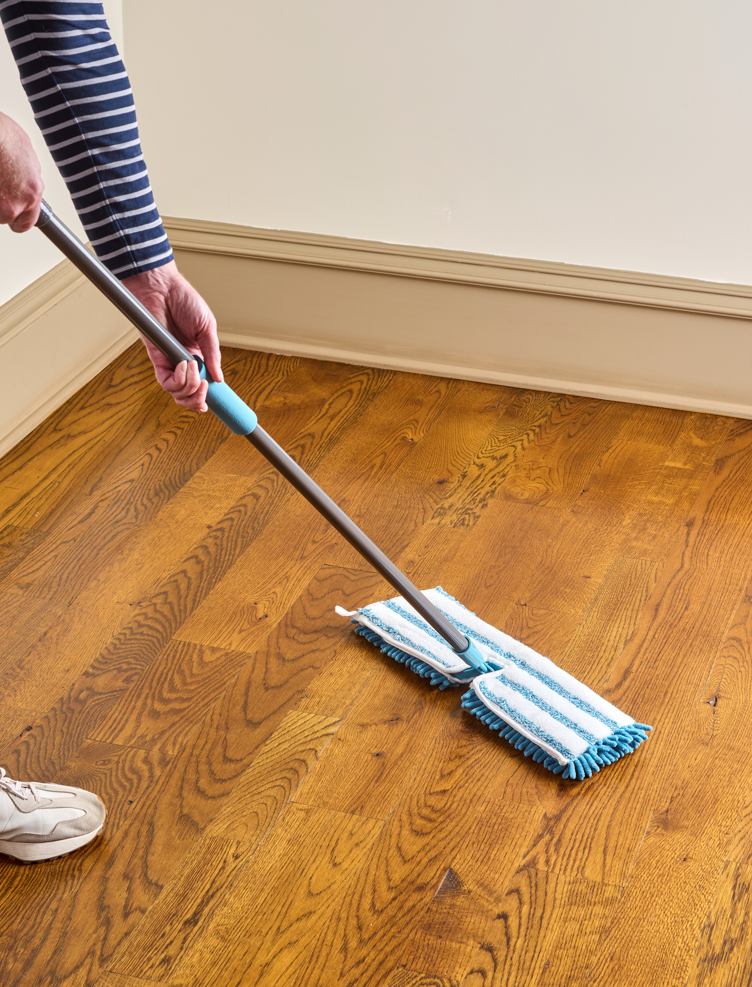 Great Value Microfiber Flip Dust Mop photo 3