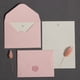 thumbnail image 4 of Un paquete de 5 (19 × 13 cm) exquisitos sobres románticos de color rosa, sobres pequeños y frescos, carta de amor romántica simple, paquete de papelería, pegatinas con sello de cera, boda, Navidad, cu, 4 of 5