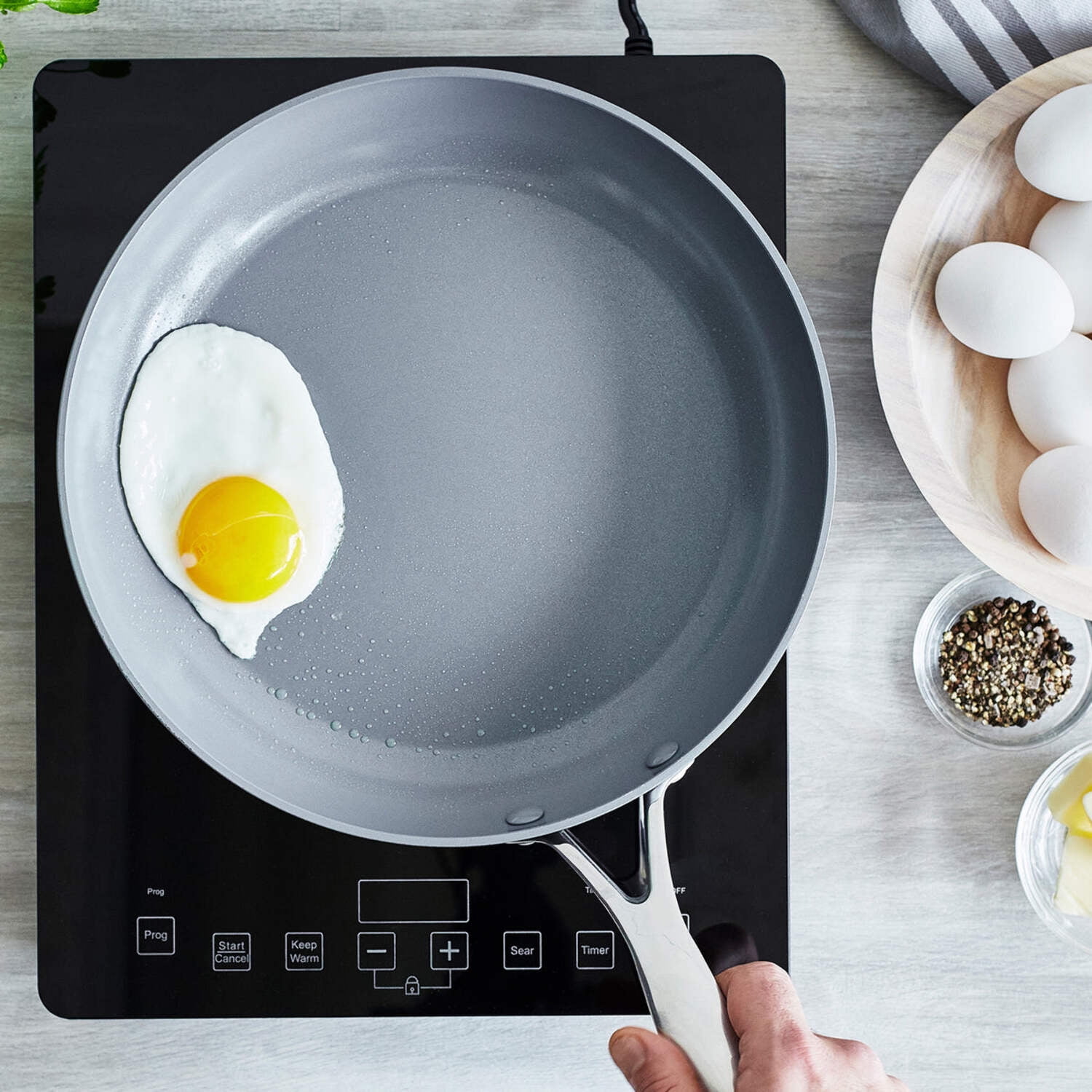 GreenPan Valencia Pro Healthy Ceramic Nonstick 8″ Fry Pan