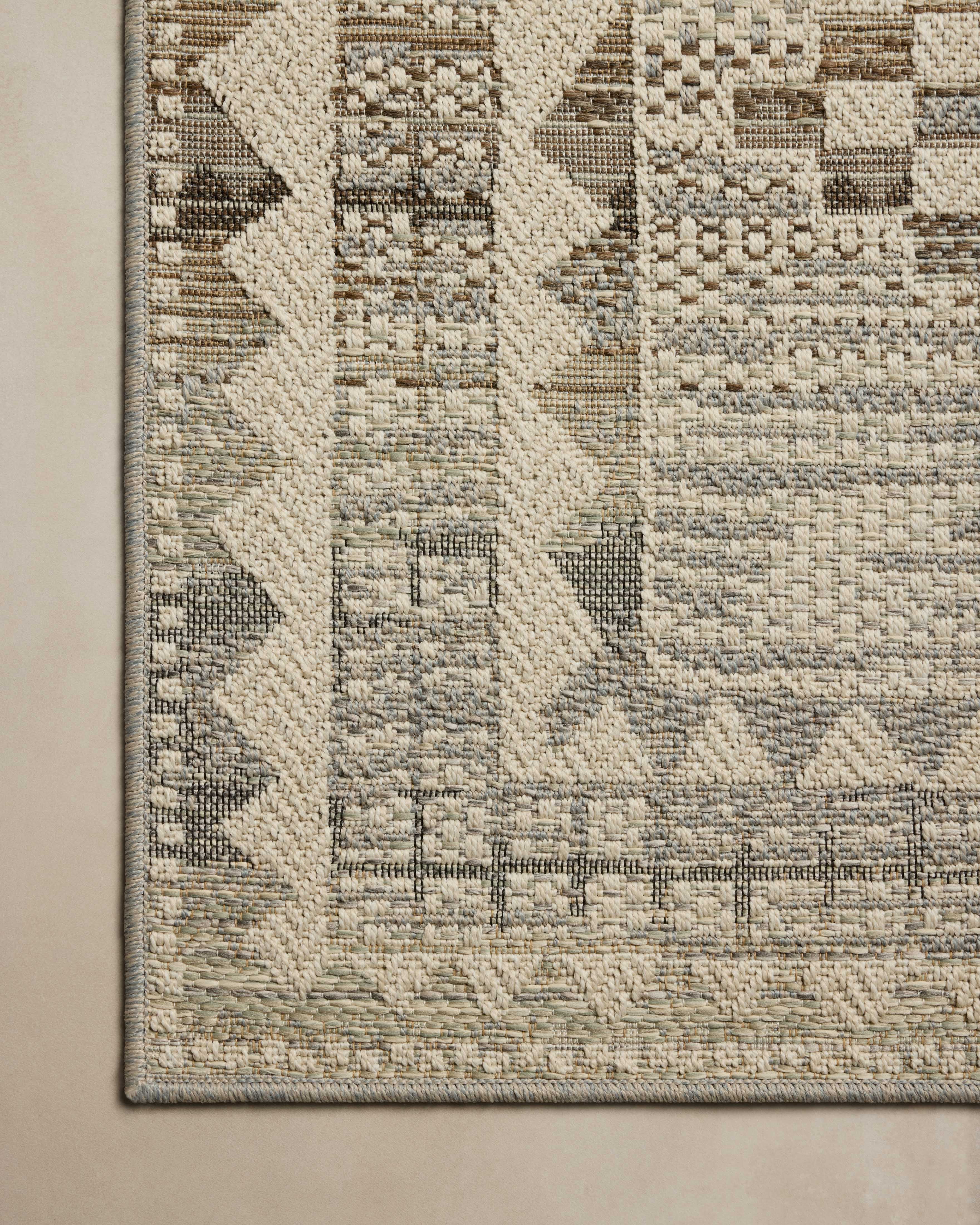 Loloi Saylor Ivory / Granite Indoor/Outdoor Area Rug