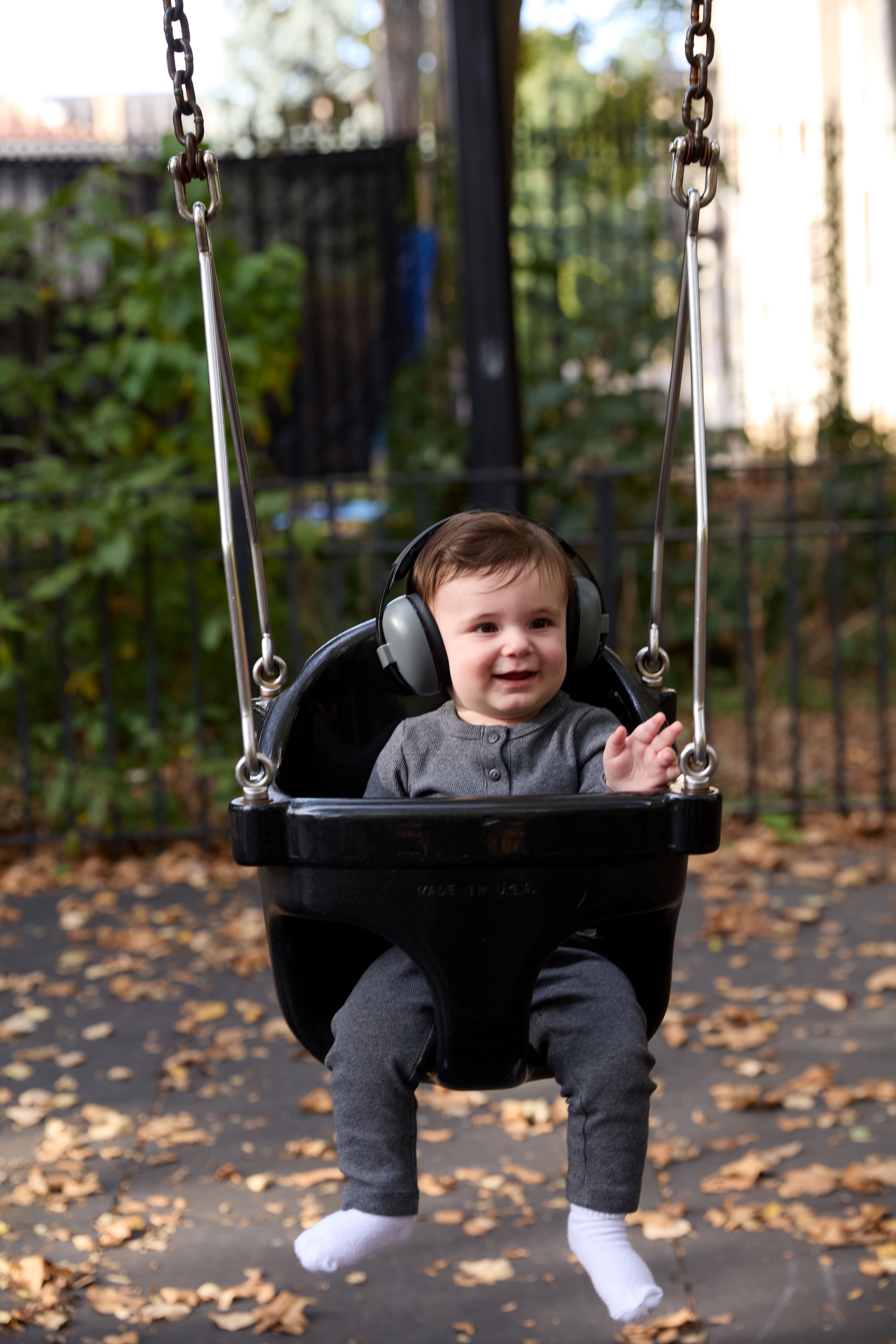 Safety 1st Noise Reducing Rating 22 Decibels Protection  Infant & Toddler Earmuffs, Space Gray