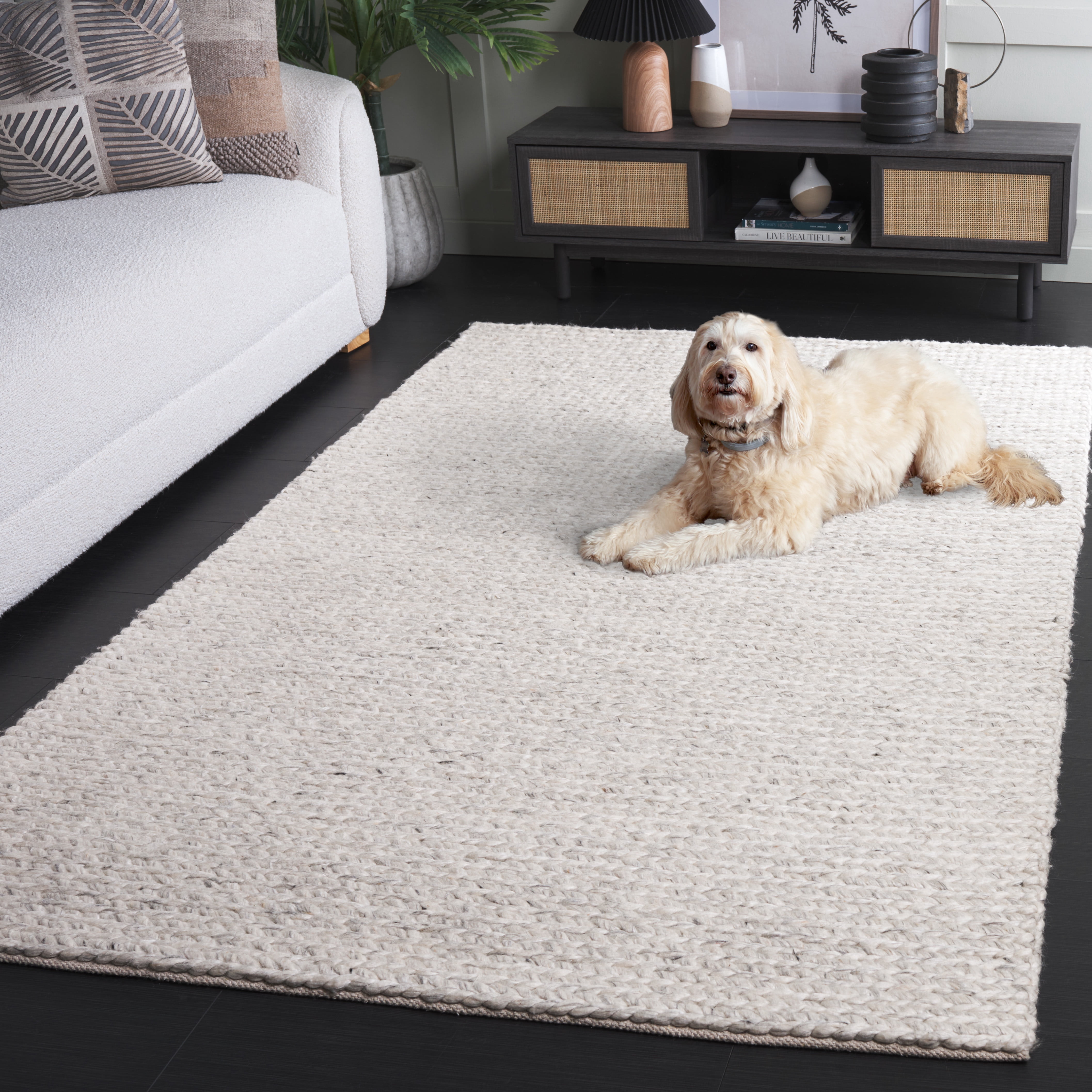 SAFAVIEH Natura Bedinn Distressed Area Rug, Light Gray/Beige, 6' x 9'