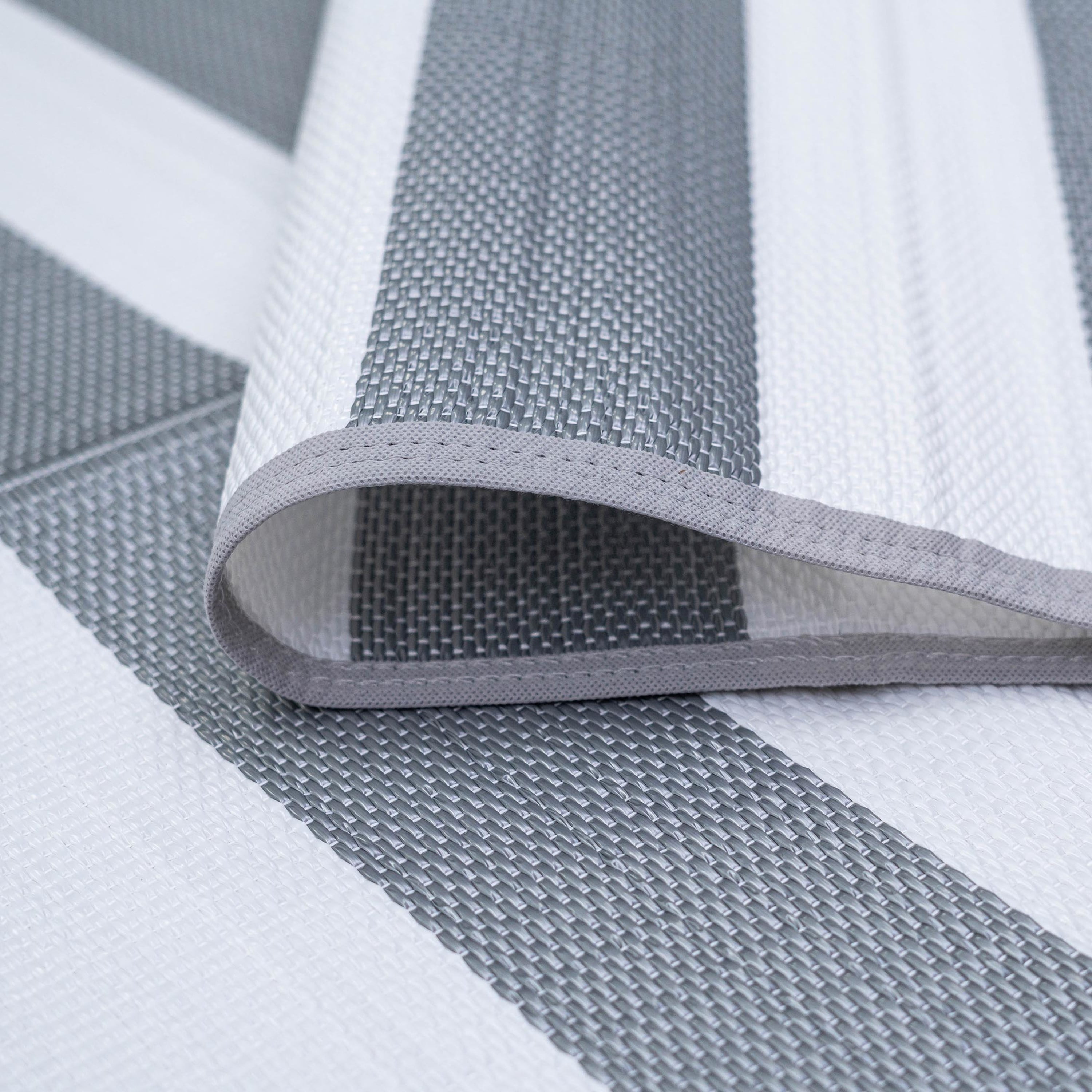 Luna Contemporary Stripe Gray and White Polypropylene Reversible Plastic Straw Outdoor Area Rug, 4' x 5'11'' Rectangle