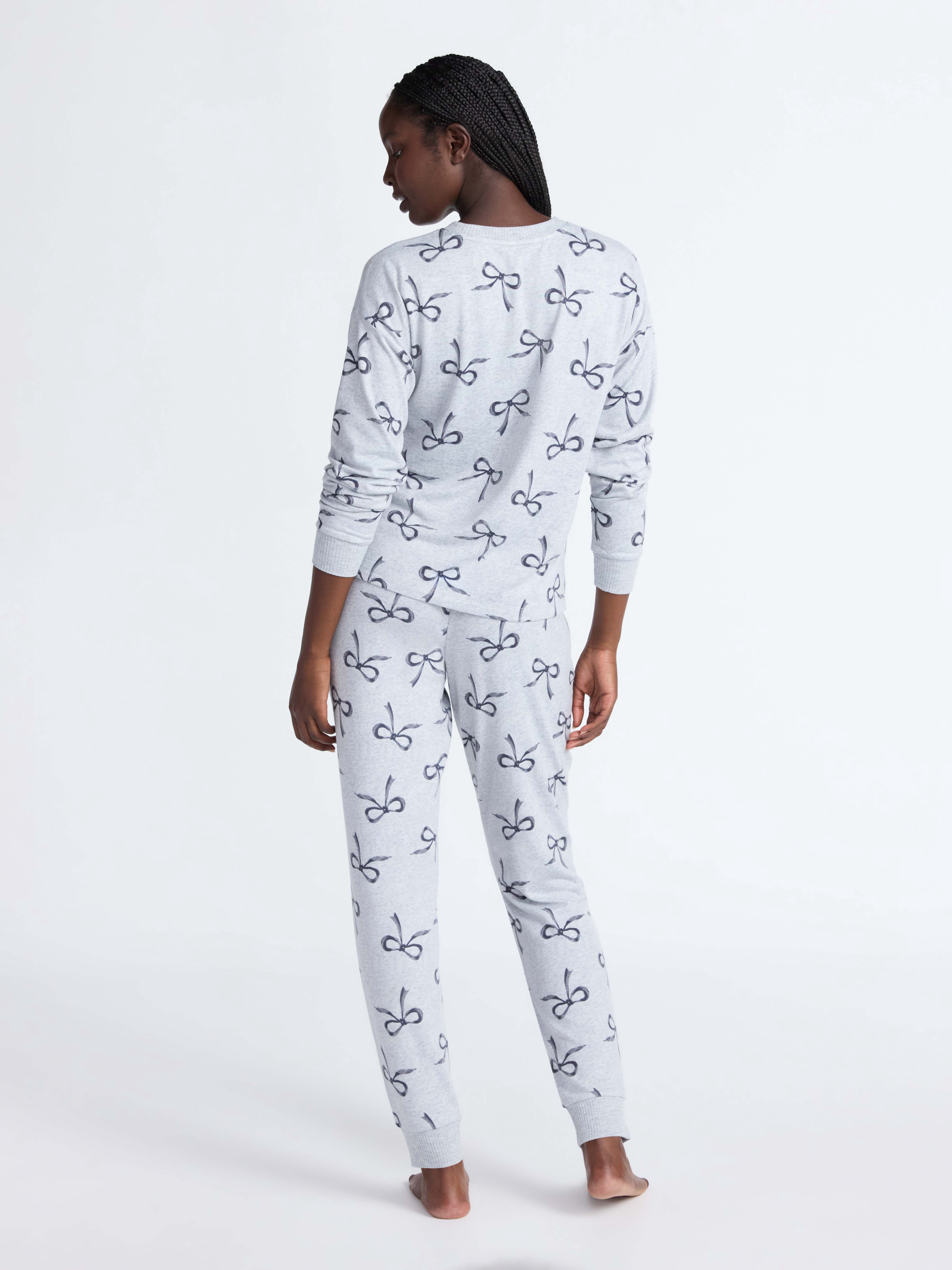Joyspun Women's Cozy Lounge Collection Hacci Knit Long Sleeve Top and Joggers Pajama Set, Sizes XS-3X