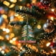 thumbnail image 5 of pstuiky Adorno navideño de acrílico para árbol de Navidad con colgante plano para aficionados a la pesca, 5 of 7
