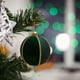 thumbnail image 4 of Adorno de bola de árbol de Navidad con aspecto de vidrio flocado a prueba de fracturas | Decoración colgante de plástico rojo verde de 3,14 pulgadas | Decoración ligera para escaparates de fiestas |, 4 of 6