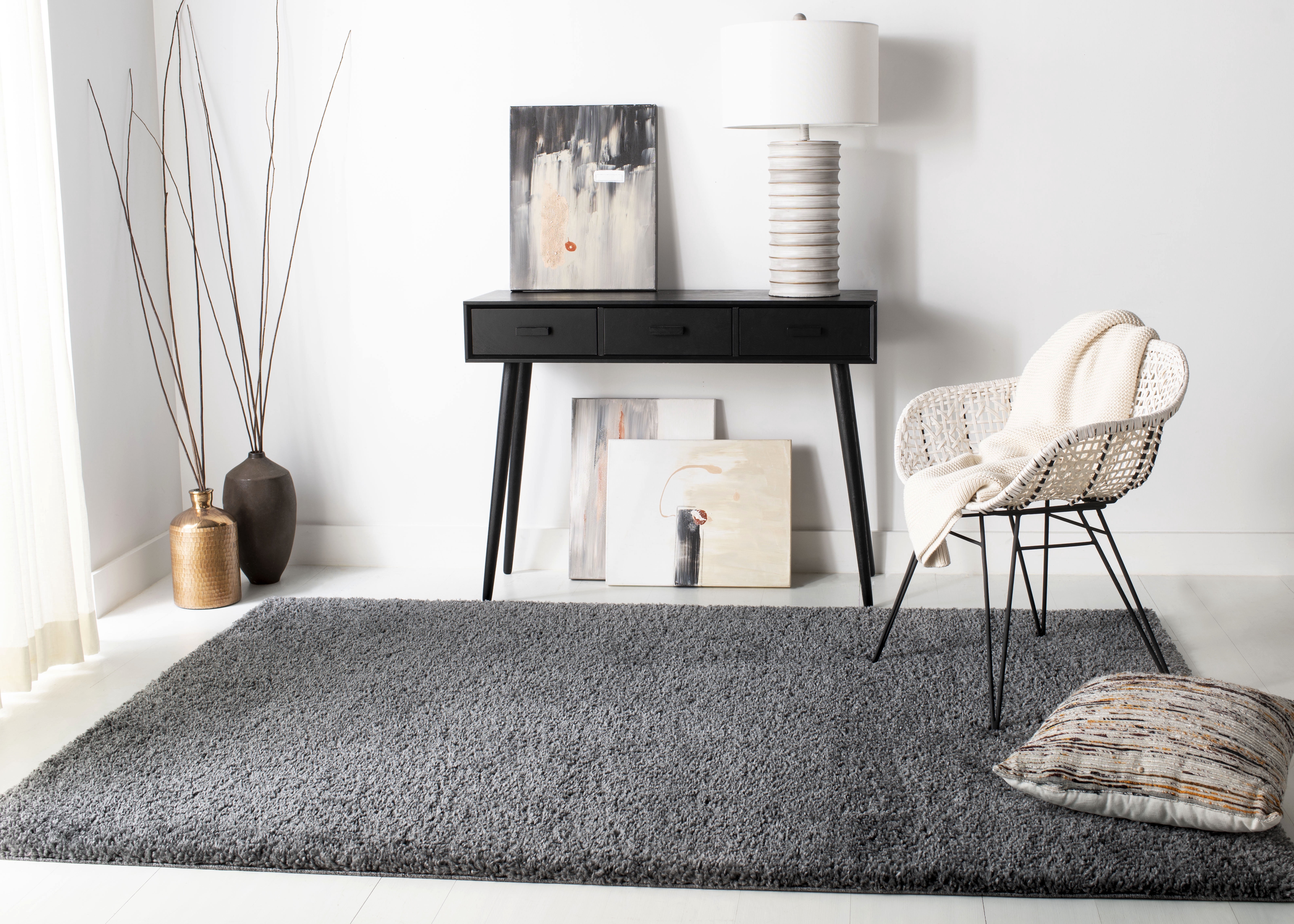SAFAVIEH August Carlene Solid Plush Shag Area Rug, Grey, 3' x 5' - Modern Design, Grey, Non-Shedding & Easy Cleaning, Ultra Plush Thick Pile, Ideal for Living Room, Bedroom, Entryway