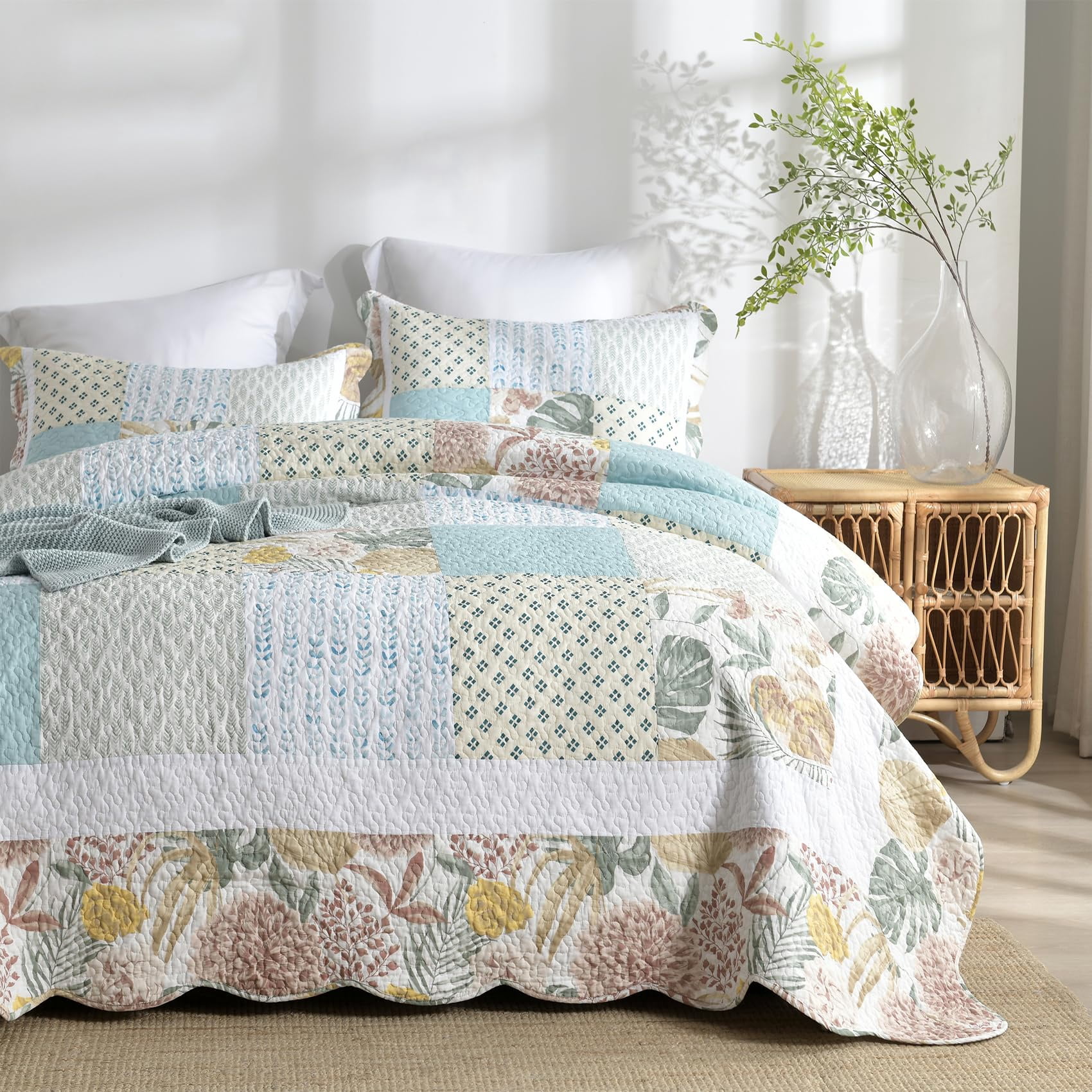 WannaToo Cotton Bedspread Quilt Set for All Season, Light Green Patchwork, Queen