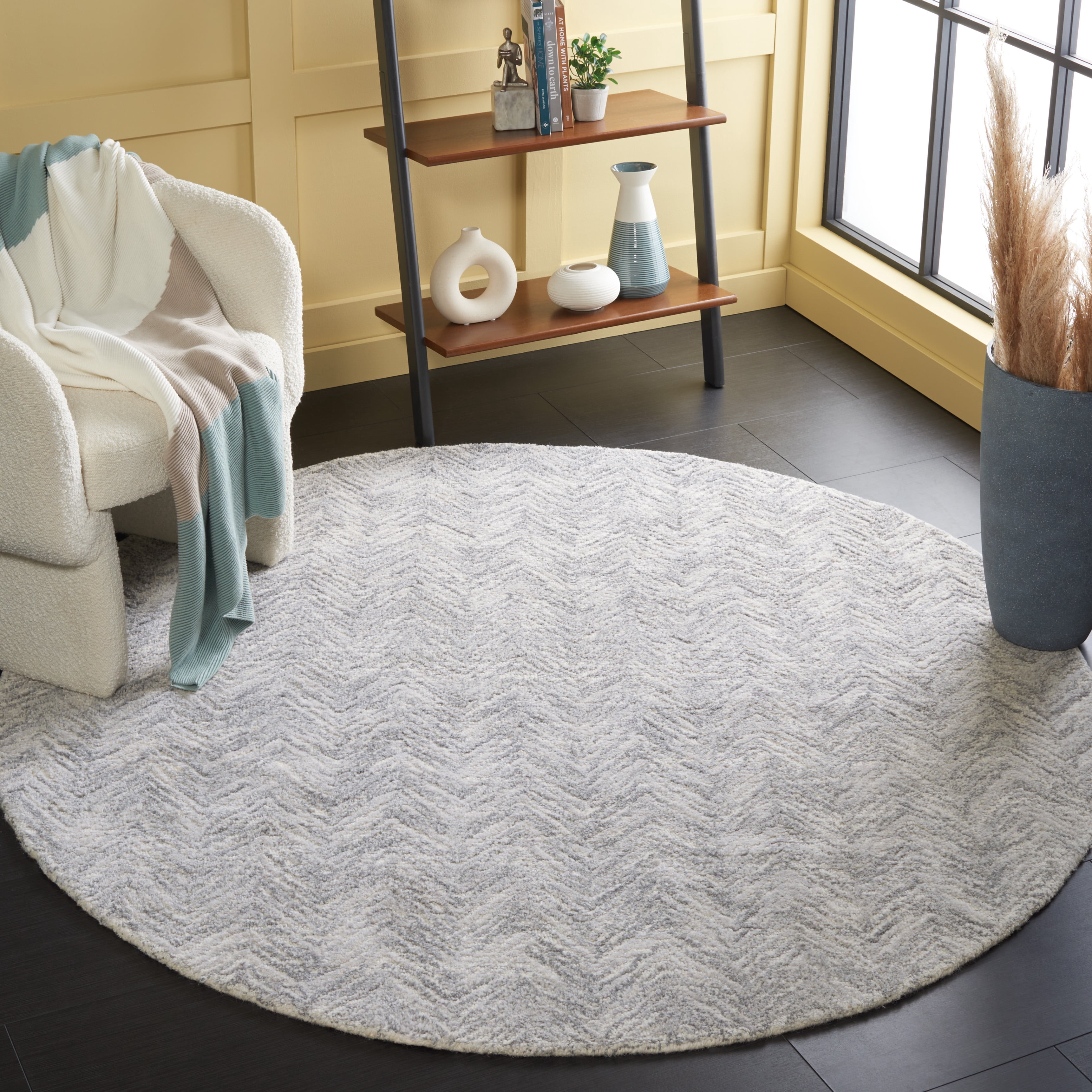 SAFAVIEH Metro Lucina Wavy Striped Area Rug, Silver, 6' x 6' Round