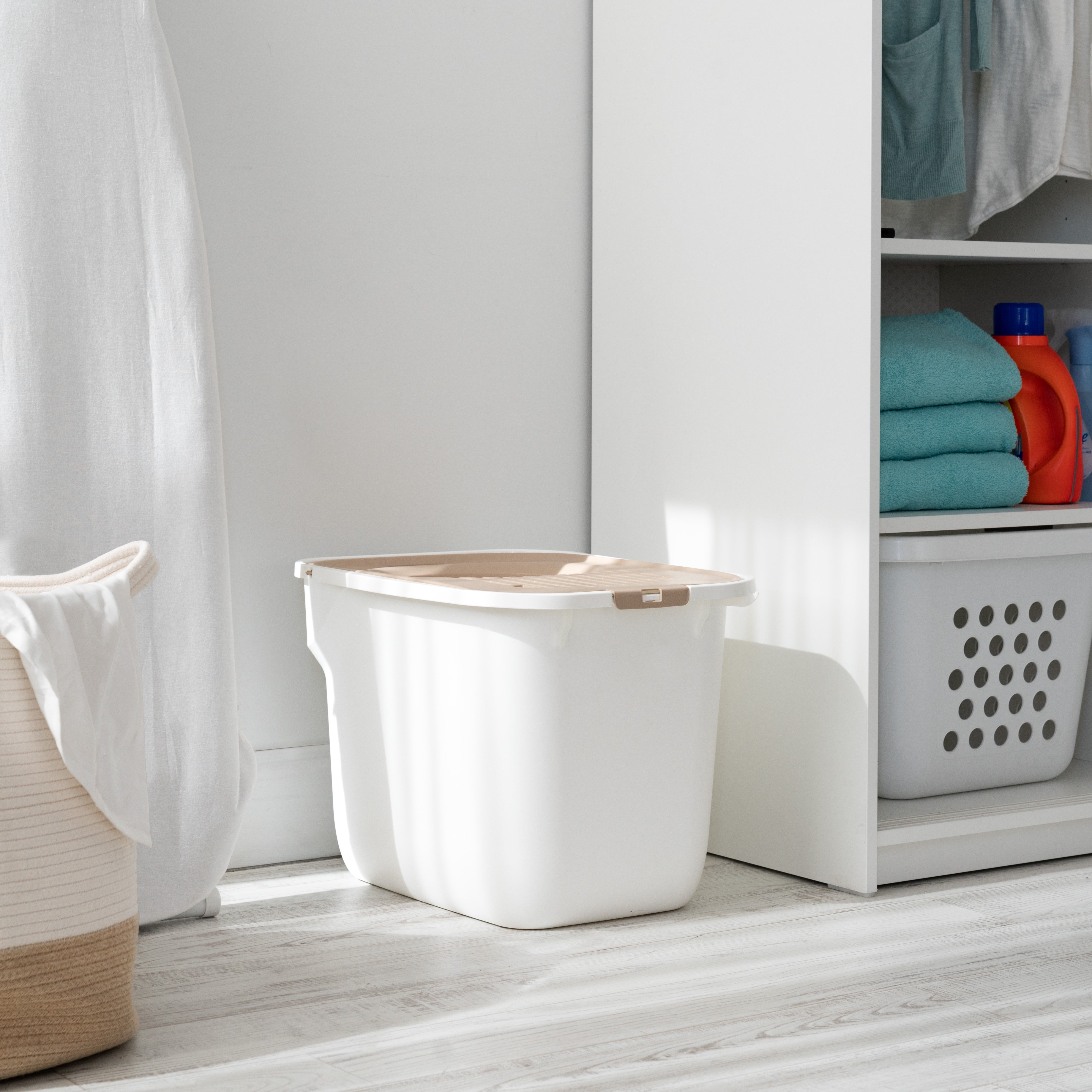 IRIS Large Top Entry Cat Litter Box | Litter Catching Lid Enclosure, White/Beige