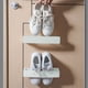 thumbnail image 4 of Soporte para almacenamiento de zapatillas montado en la pared | Organización de baños | Portazapatos de plástico que ahorra espacio | Diseño retráctil | Instalación de adhesivos | Encaja en varias, 4 of 6