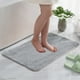 thumbnail image 3 of Tapete absorbente antideslizante con reverso de secado rápido para baño y ducha. Lavable a máquina. Suave, ideal para zonas húmedas de mucho tránsito. Aestivo | Gris | AESTIVO, 3 of 7