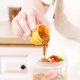 thumbnail image 2 of 4 Piezas Segura con Cuchara Diet Meal Shaker Cup de Ensalada Portátil con Cuchara Botella Conveniente para Actividades Al Aire Libre, 2 of 5