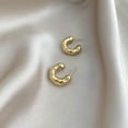 thumbnail image 4 of Pendientes de botón en forma de C con perlas chapadas en oro, pendientes de circonita cúbica transparente vermeil de oro, pendientes de medio aro para mujer, 4 of 5