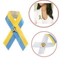 thumbnail image 4 of Broche con nudo de la paz de la bandera ucraniana, cinta azul y amarilla, para ropa, mochilas, sombreros y bolsos., 4 of 9