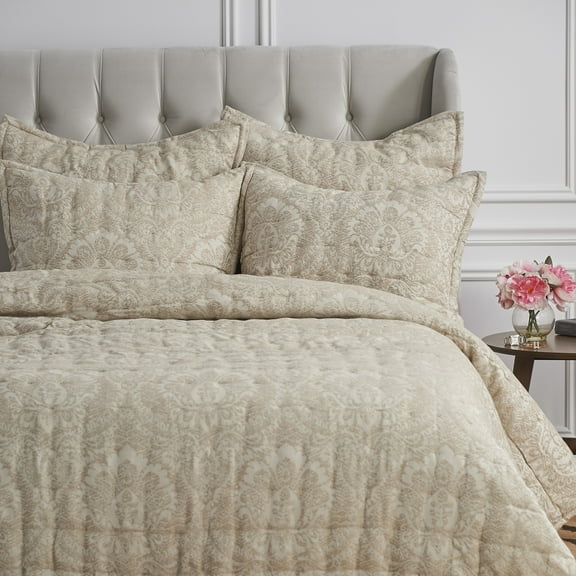 Navar Full/Queen Lightweight Quilt