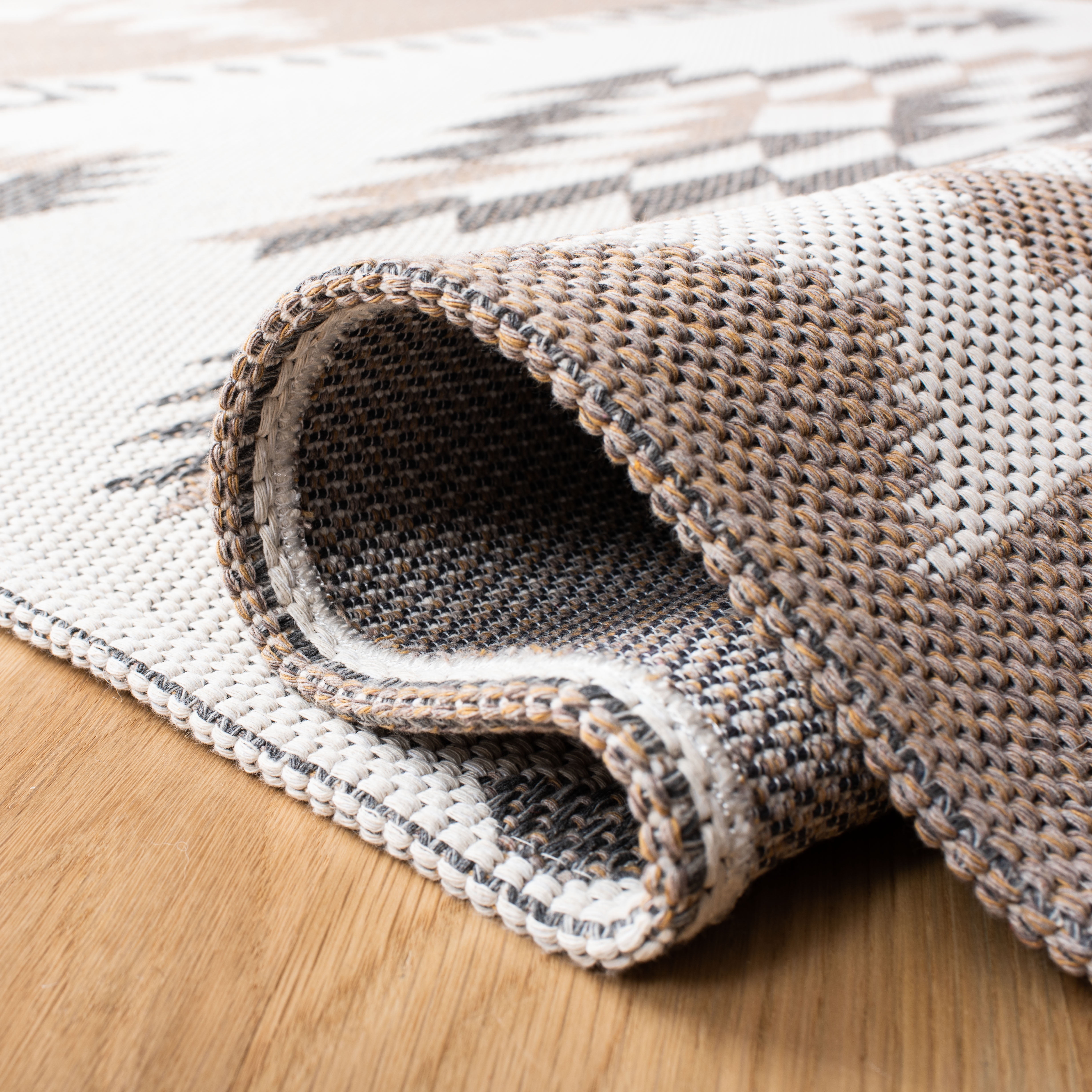 SAFAVIEH Augustine Bradford Geometric Area Rug, Taupe/Cream, 6'4" x 6'4" Square