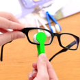 thumbnail image 5 of 5 Piezas Mini Portátil Multifunción Gafas Limpieza Frotar, Portátil, Gafas de Sol Forma Gafas Microfibra Gafas Aspiradora Cepillo Herramientas de Limpieza, Color Aleatorio Rojo Verde, 5 of 5